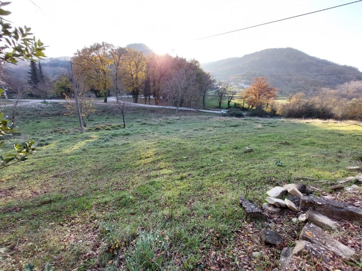 Cerovlje, kamnita hiša za obnovo