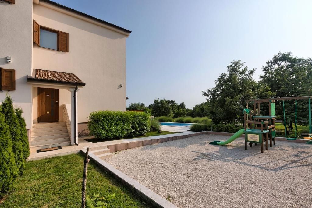 Hiša Svetvinčenat, 290m2
