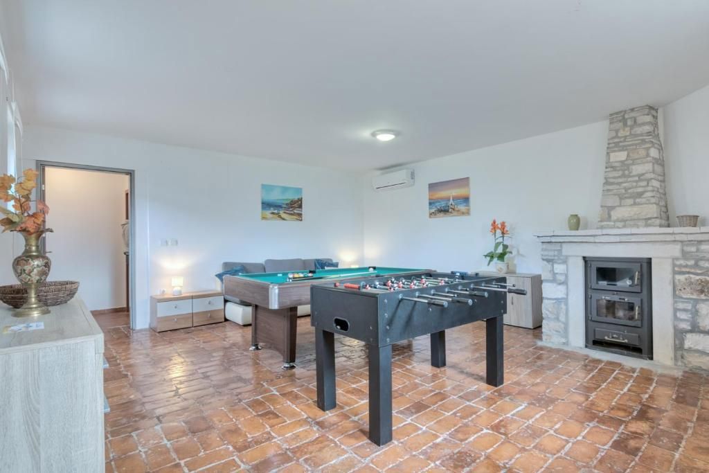 Vila z bazenom in čudovitim vrtom, v bližini Ližnjana