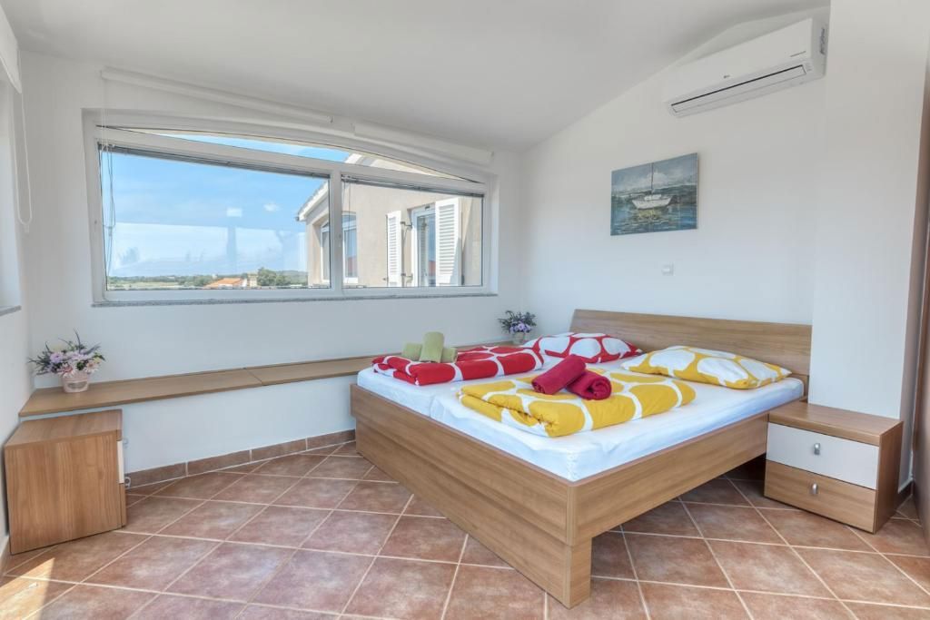 Vila z bazenom in čudovitim vrtom, v bližini Ližnjana