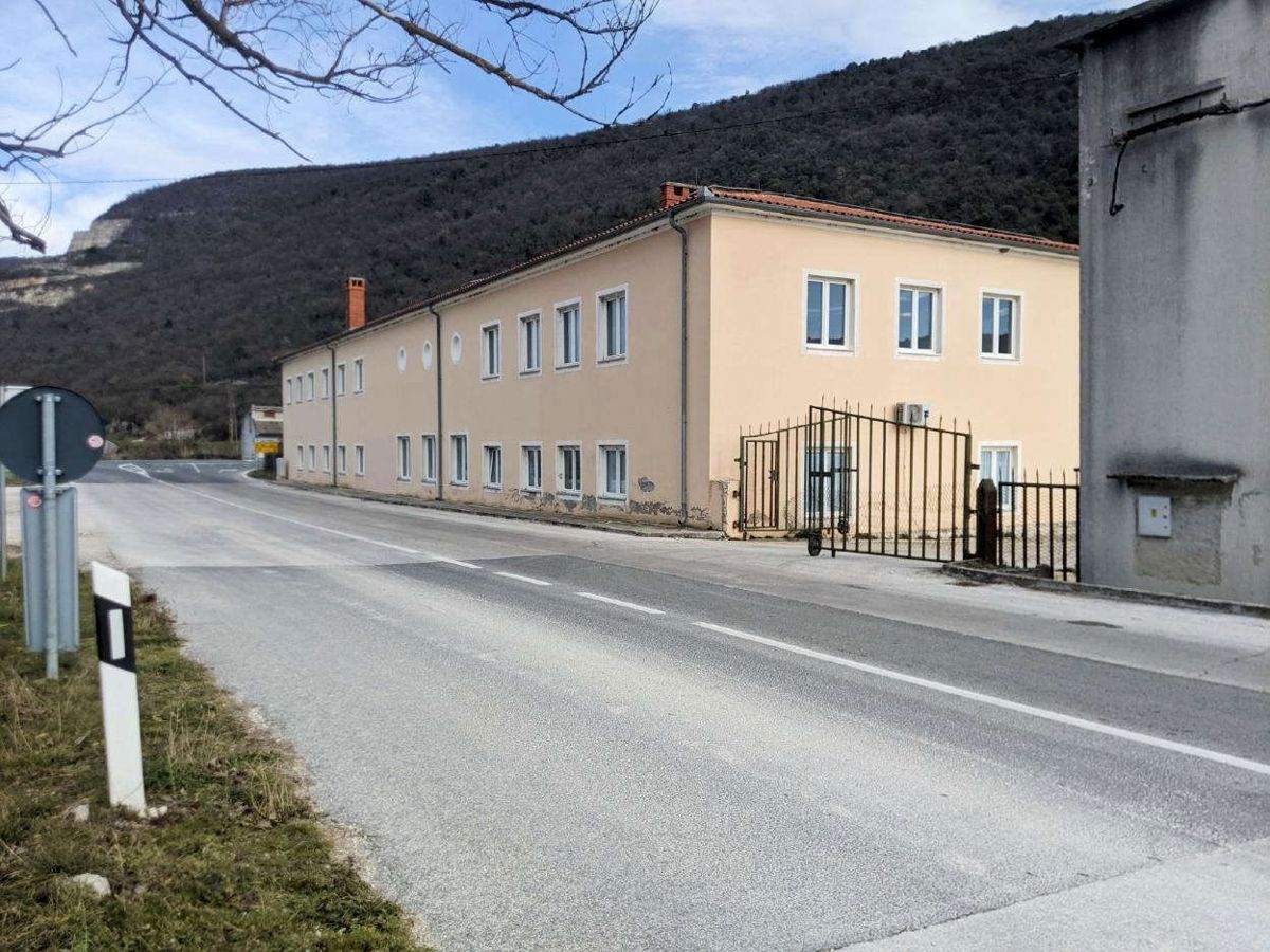 Istra, Labin, Okolica, Poslovno stanovanjski objekt, 3700 m2.