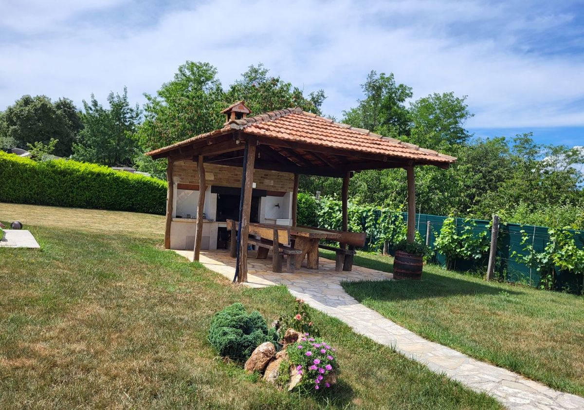 Hiša Karojba, 180m2