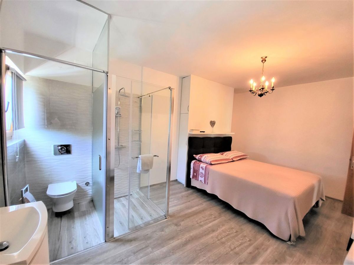 Hiša Karojba, 180m2
