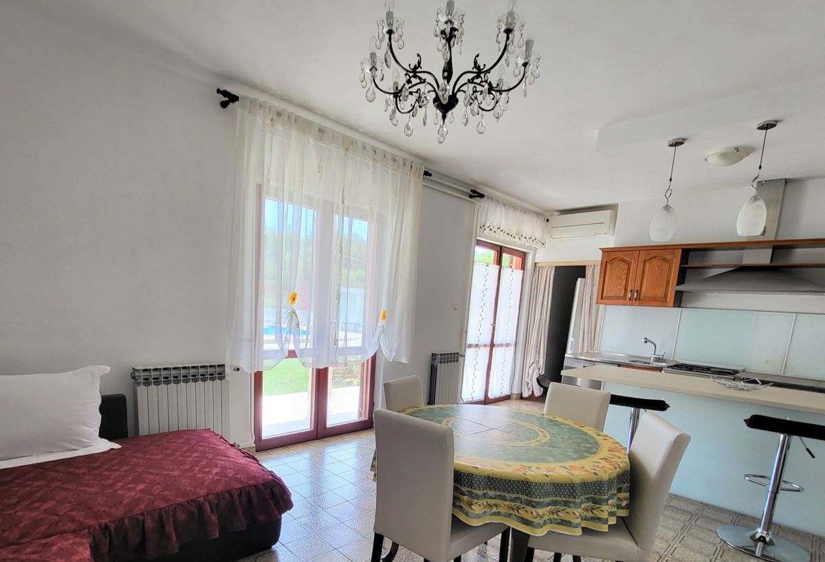 Hiša Karojba, 180m2