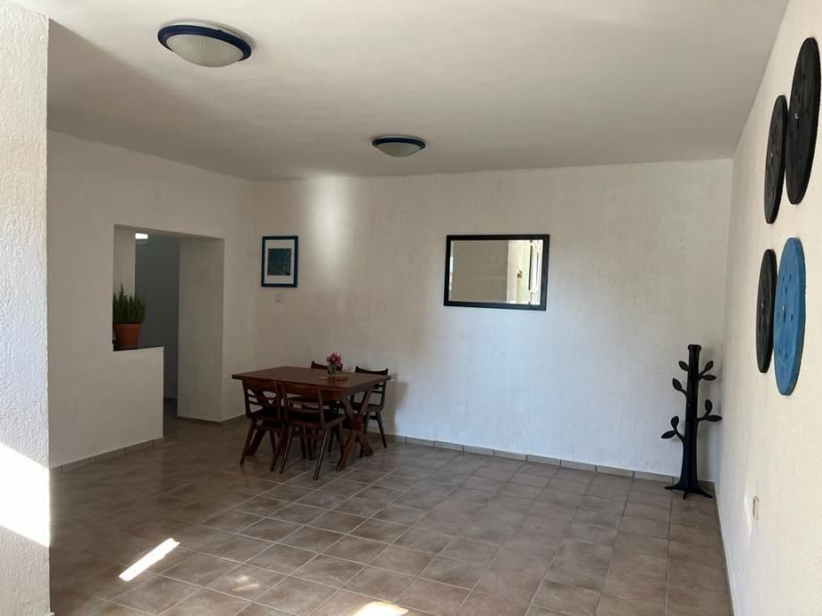 Obnovljena kamnita hiša z 2 apartmajema, v bližini Marčane