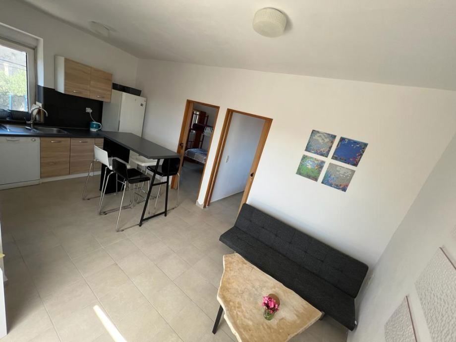 Obnovljena kamnita hiša z 2 apartmajema, v bližini Marčane