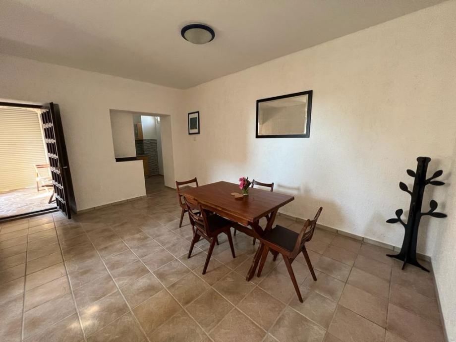 Obnovljena kamnita hiša z 2 apartmajema, v bližini Marčane
