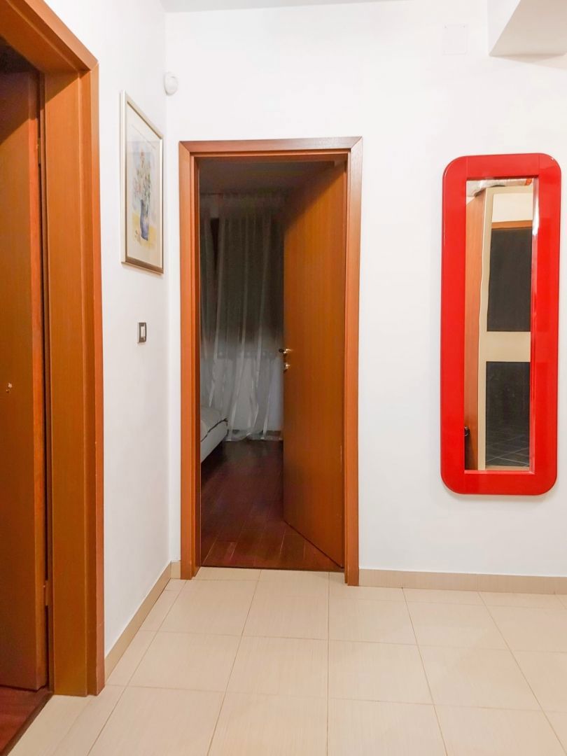 Trisobno stanovanje s prostorno teraso, Pula