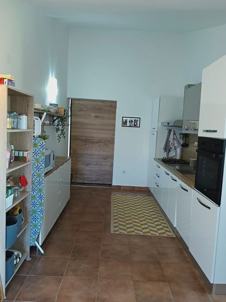 Trisobno stanovanje z dvema balkonoma in razgledom, blizu Pule