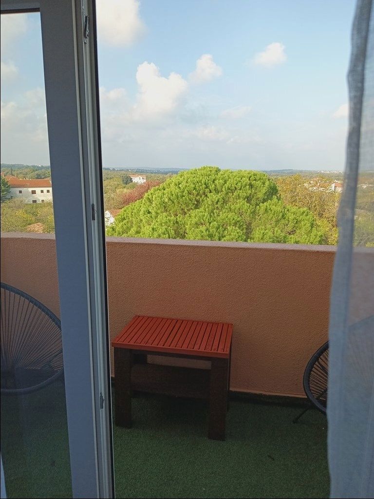 Trisobno stanovanje z dvema balkonoma in razgledom, blizu Pule