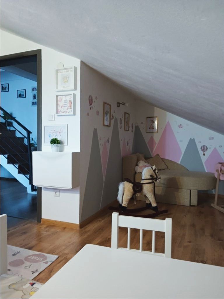 Trisobno stanovanje z dvema balkonoma in razgledom, blizu Pule