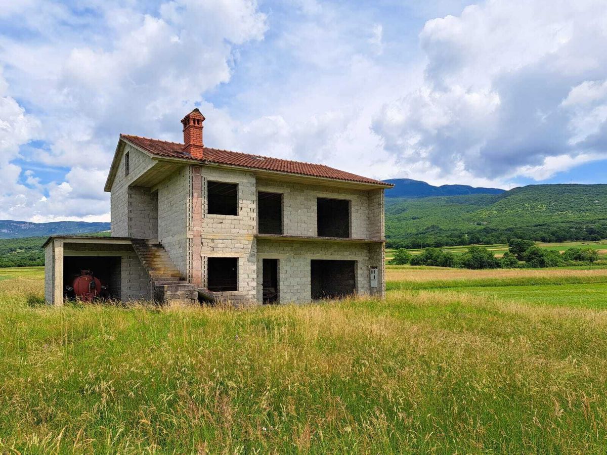 Boljun, hiša z odprtim pogledom na naravo