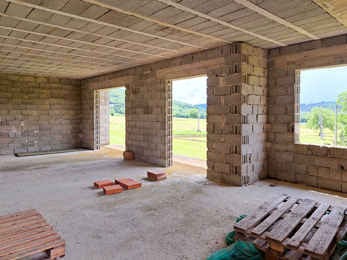 Boljun, hiša z odprtim pogledom na naravo