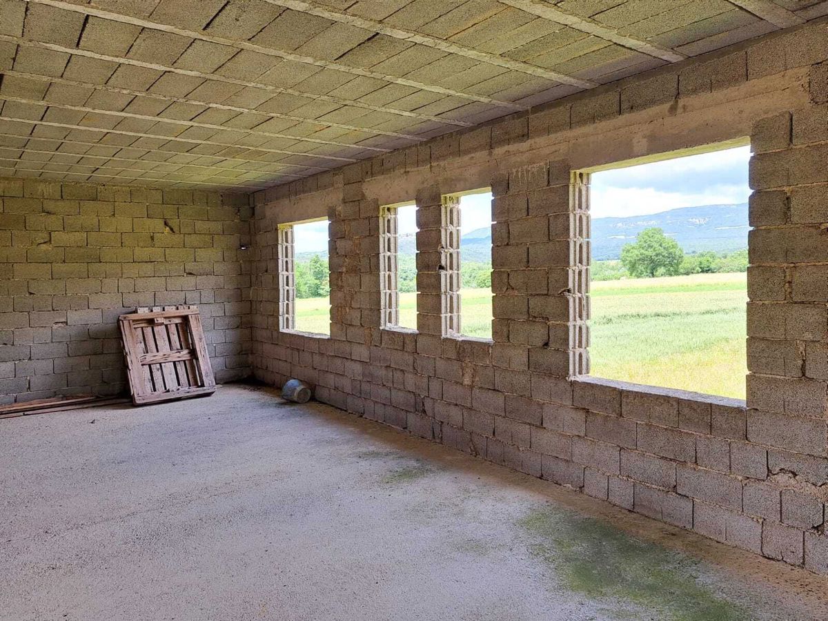 Boljun, hiša z odprtim pogledom na naravo