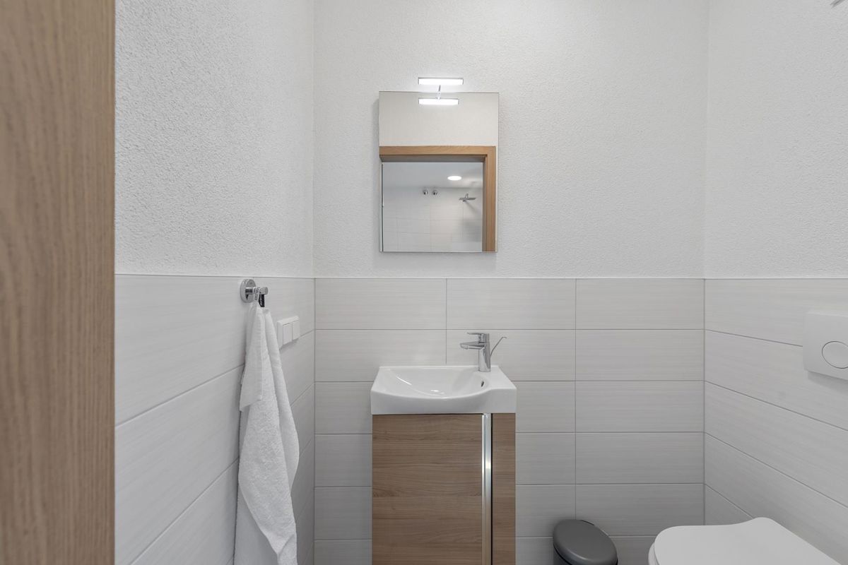 Labin, luksuzna vila z ogrevanim bazenom, jacuzzijem in savno.