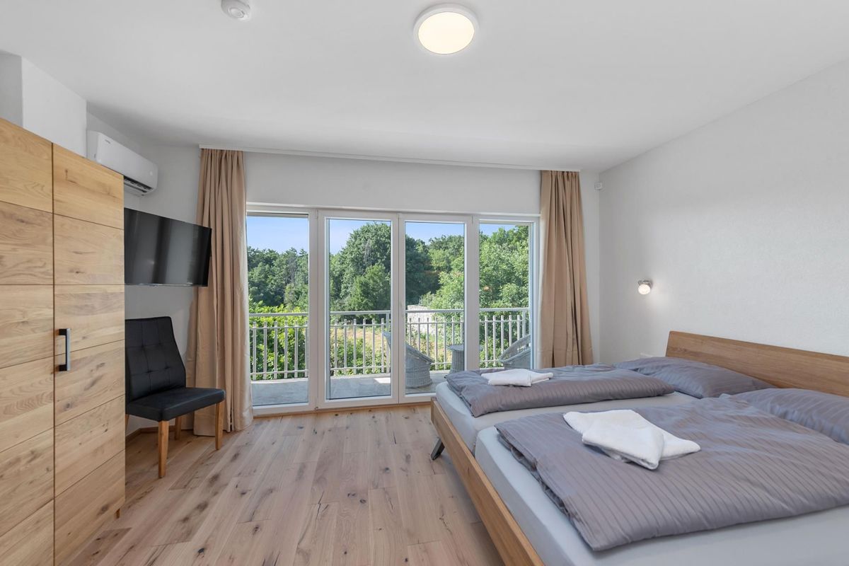 Labin, luksuzna vila z ogrevanim bazenom, jacuzzijem in savno.