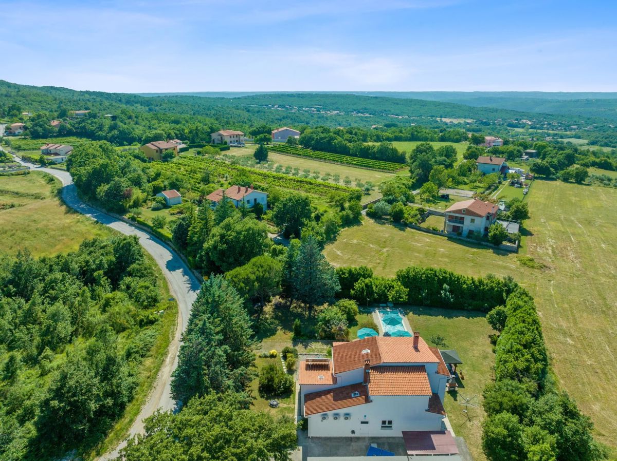 Labin, luksuzna vila z ogrevanim bazenom, jacuzzijem in savno.