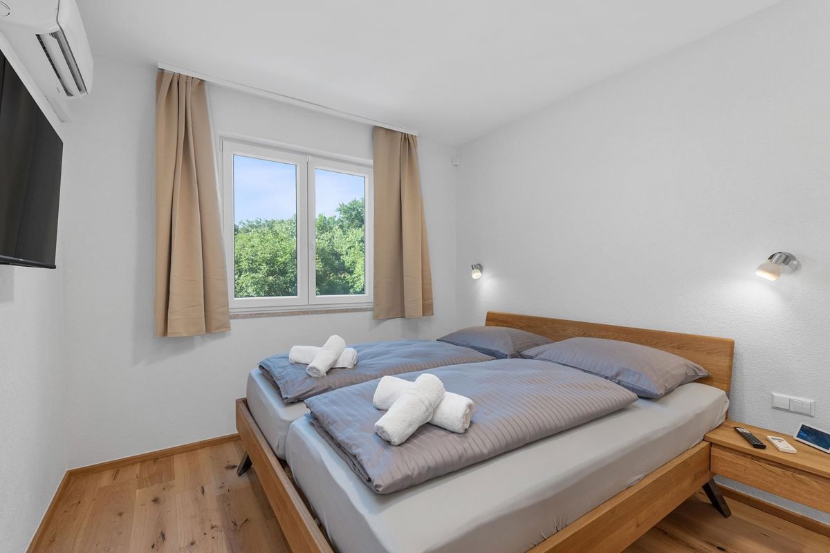 Labin, luksuzna vila z ogrevanim bazenom, jacuzzijem in savno.