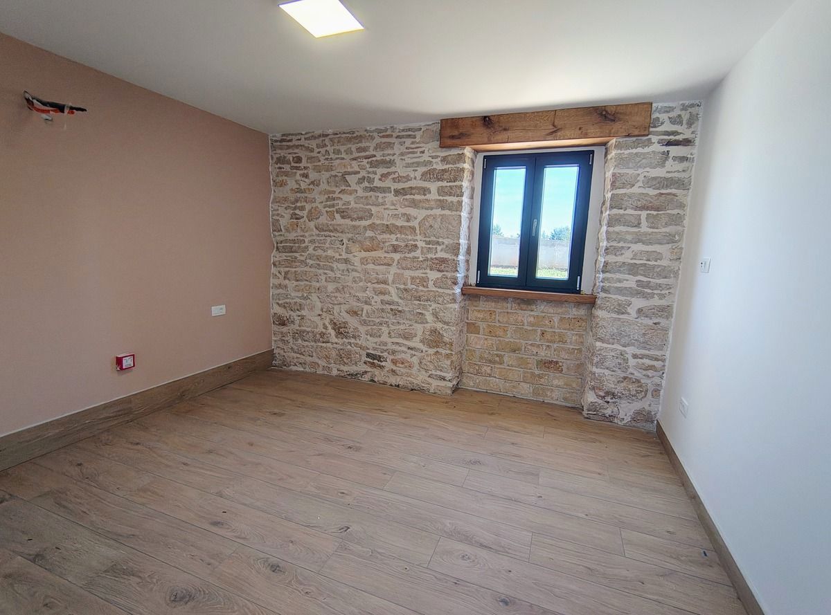 Istra, Barban, prenovljena kamnita hiša z bazenom in velikim vrtom.