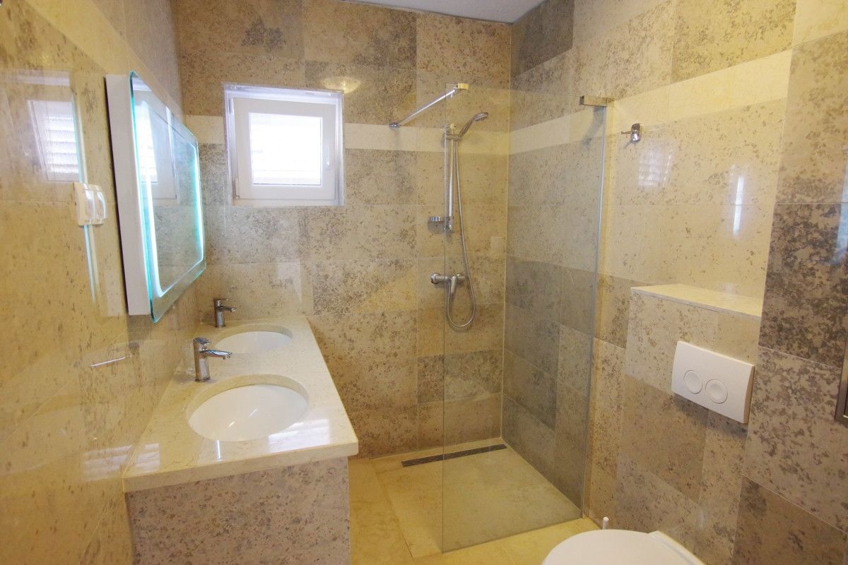 Apartmajska hiša ob morju, blizu Labina
