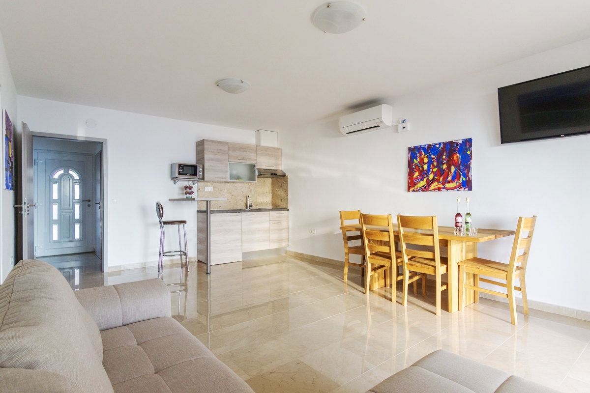 Apartmajska hiša ob morju, blizu Labina