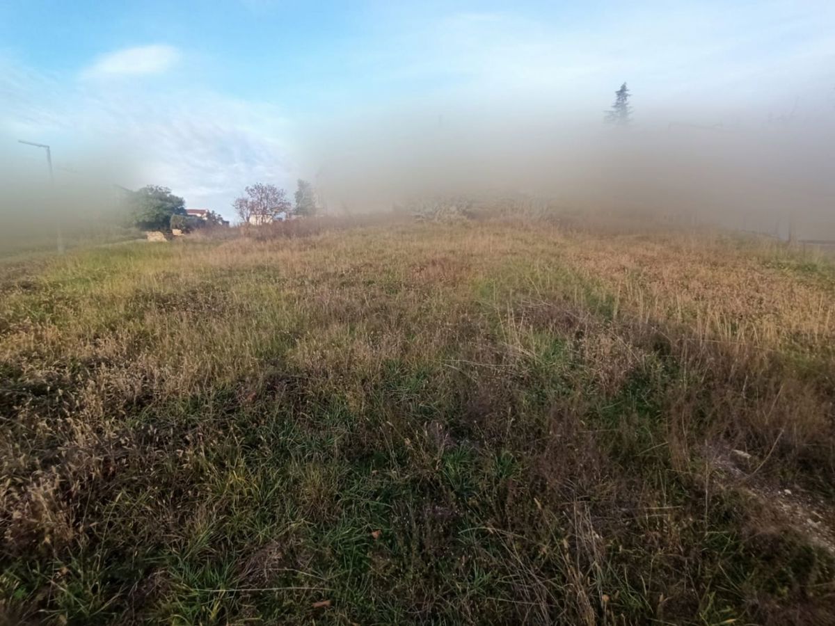 Gradbeno zemljišče s pogledom na morje, v bližini Vodnjana