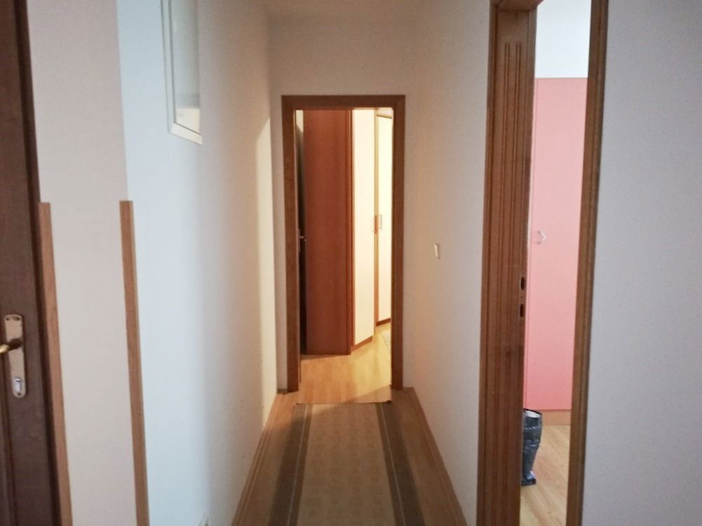Dvosobno stanovanje z balkonom v prvem nadstropju, Pula