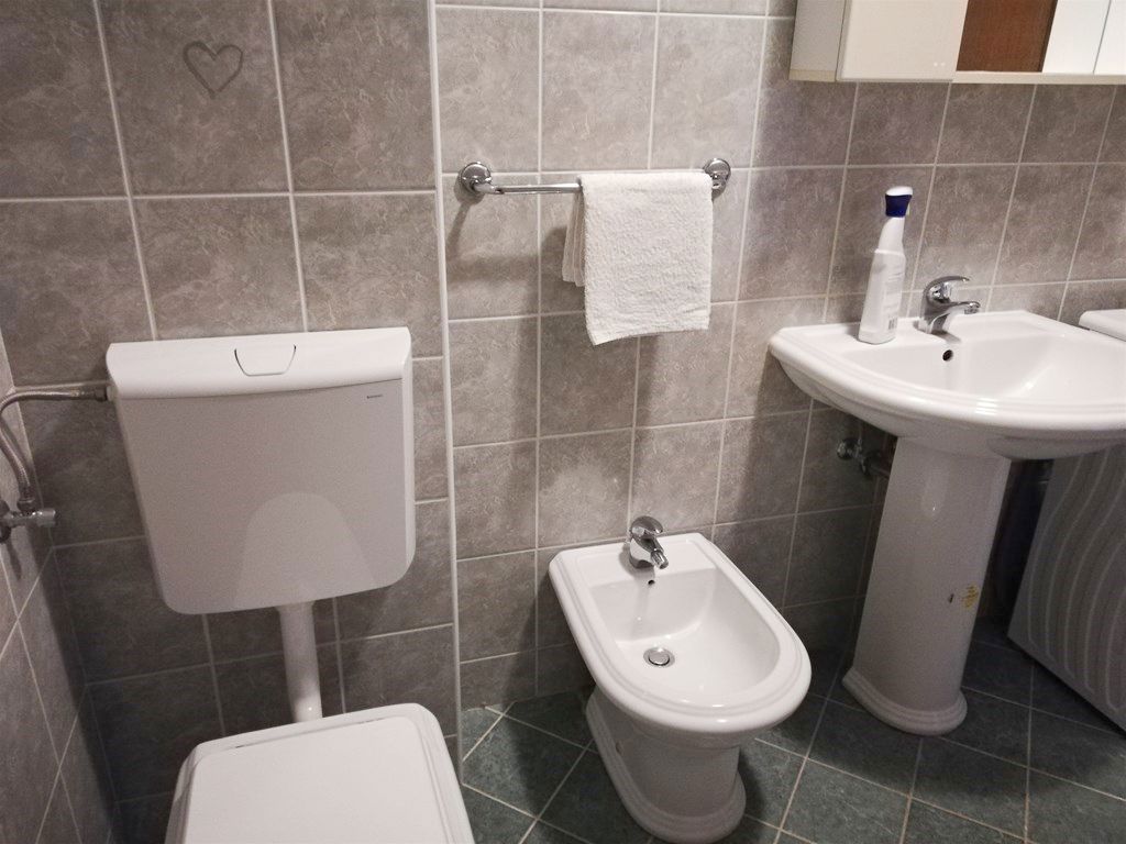 Dvosobno stanovanje z balkonom v prvem nadstropju, Pula