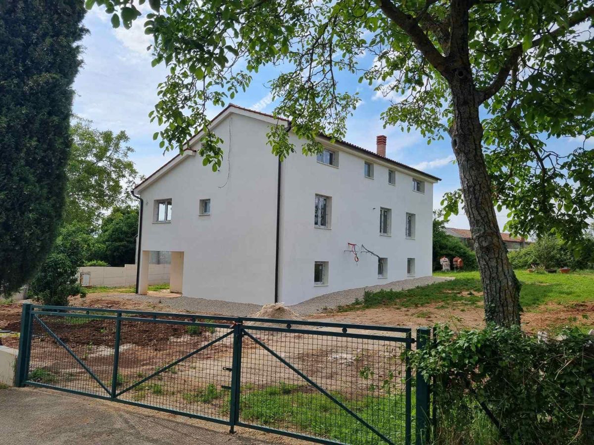 Hiša Žminj, 300m2