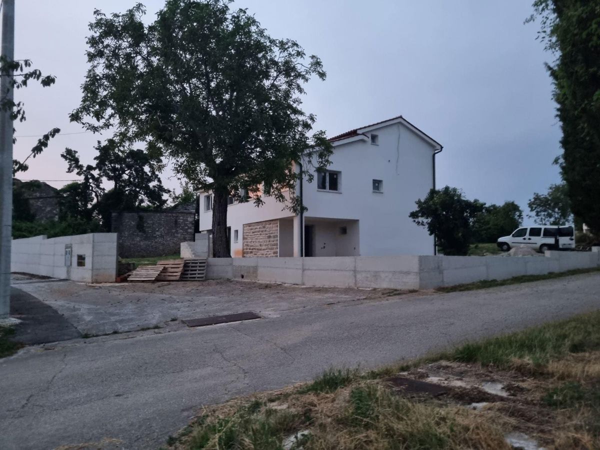 Hiša Žminj, 300m2