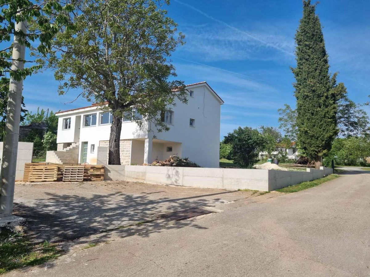 Hiša Žminj, 300m2
