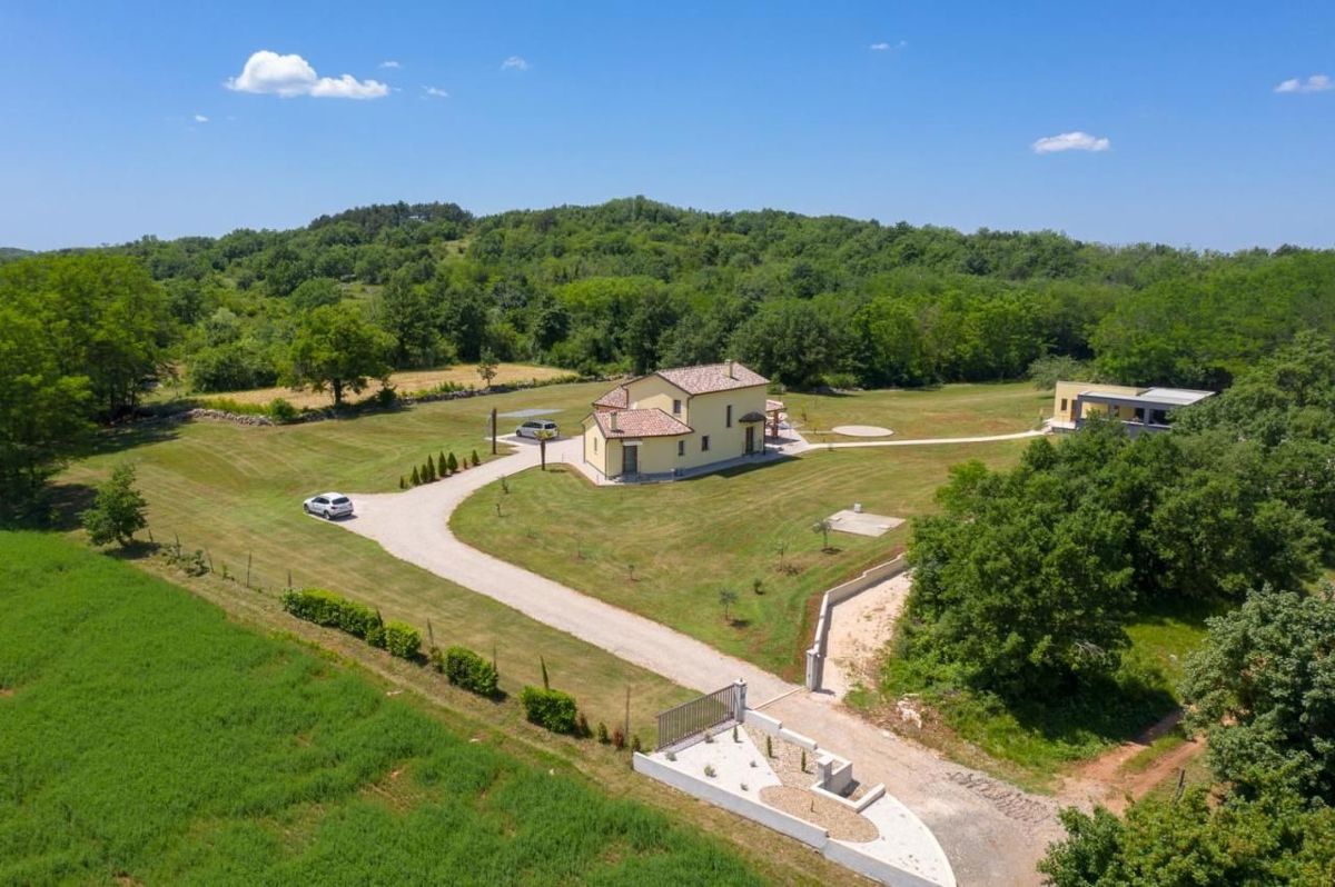Hiša Trviž, Pazin - Okolica, 300m2