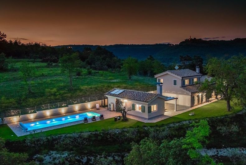 Elegantno opremljena vila na mirni lokaciji, Grožnjan