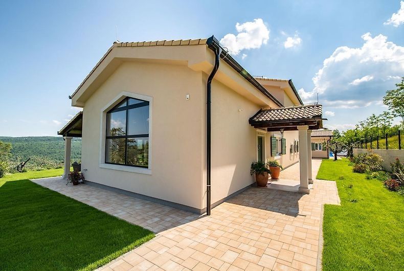 Elegantno opremljena vila na mirni lokaciji, Grožnjan