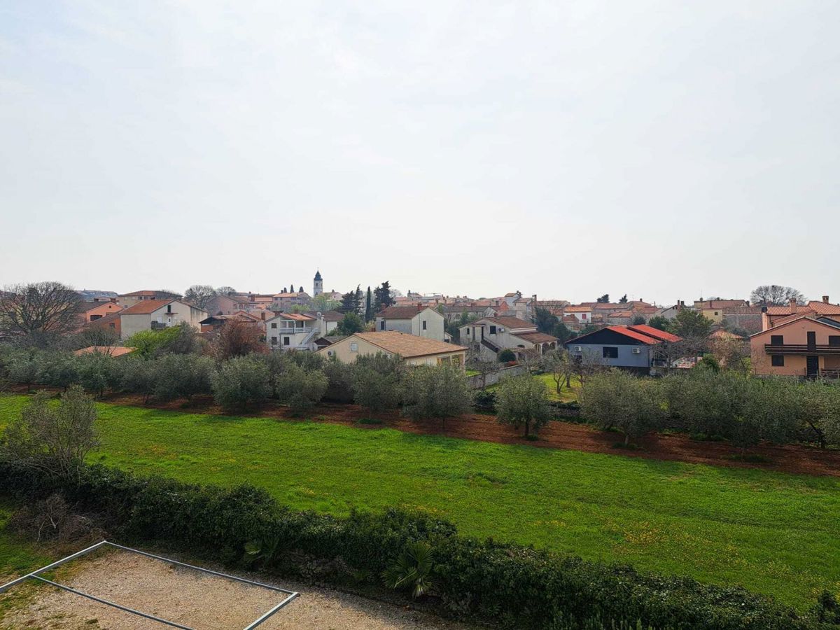Enosobno stanovanje s teraso in pogledom na morje, Peroj