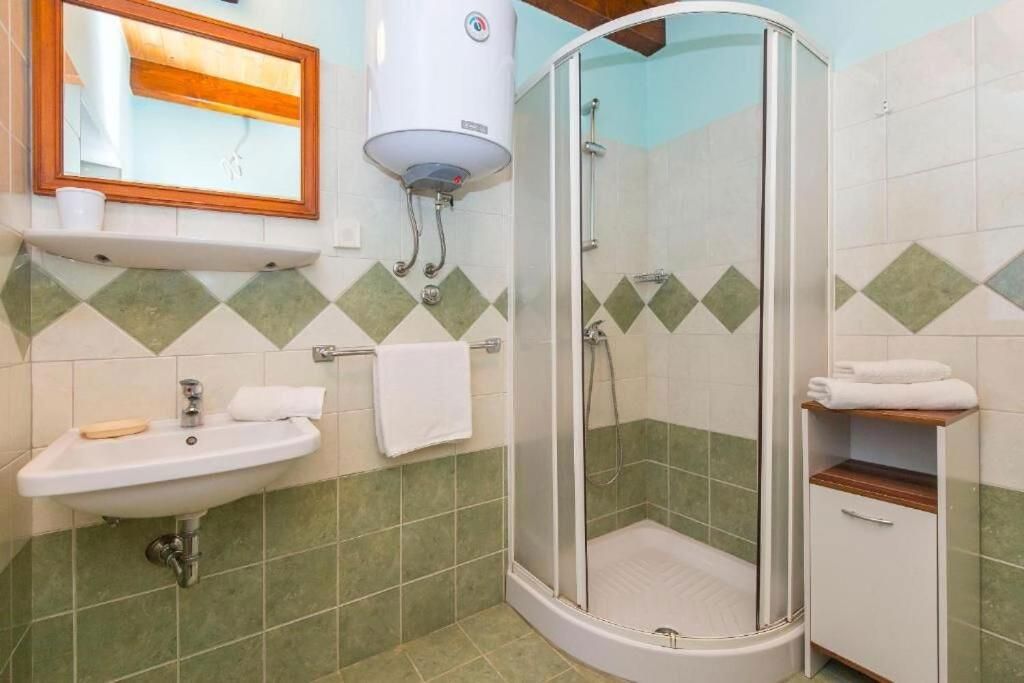 Očarljiva hiša na mirni lokaciji, blizu Labina