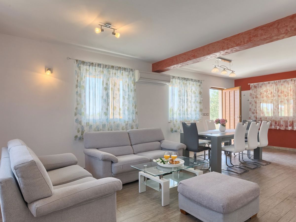 Vila na osami z bazenom in pogledom na morje, Fažana