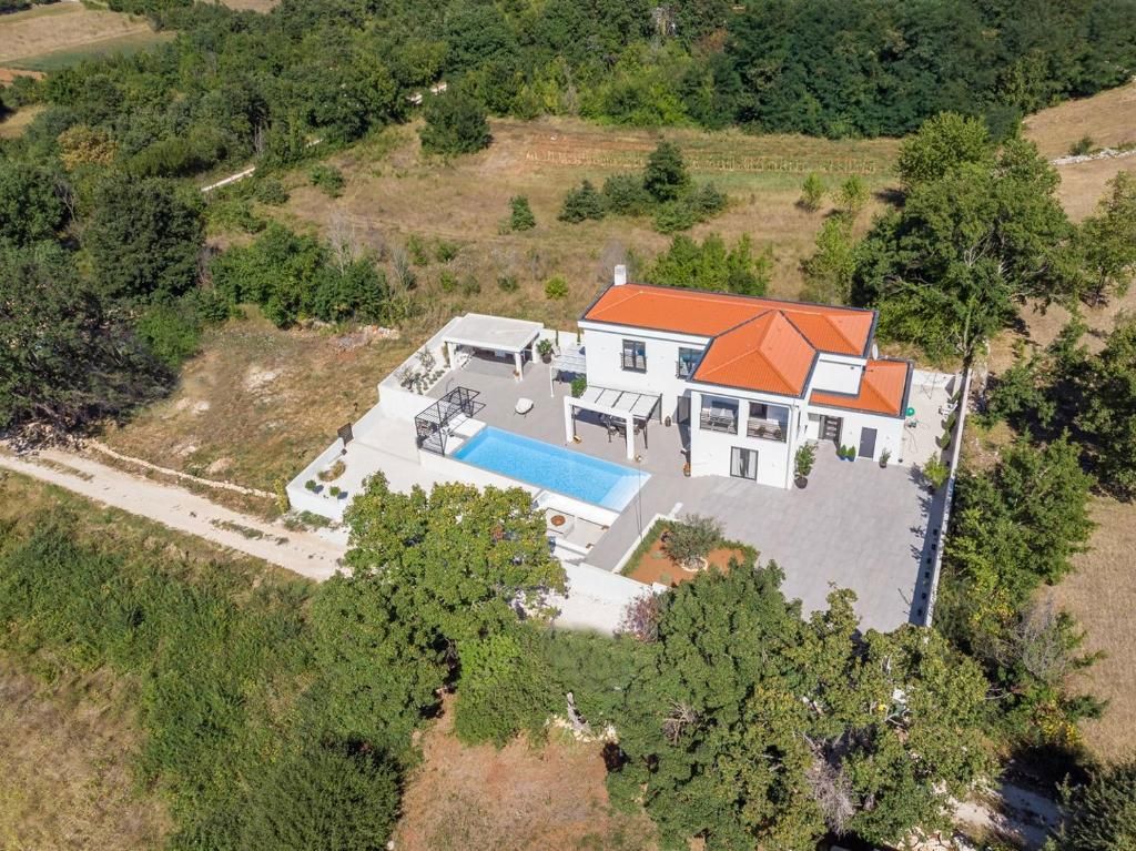Eko vila z bazenom in pogledom na morje, v bližini Kanfanarja
