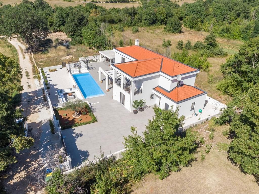 Eko vila z bazenom in pogledom na morje, v bližini Kanfanarja