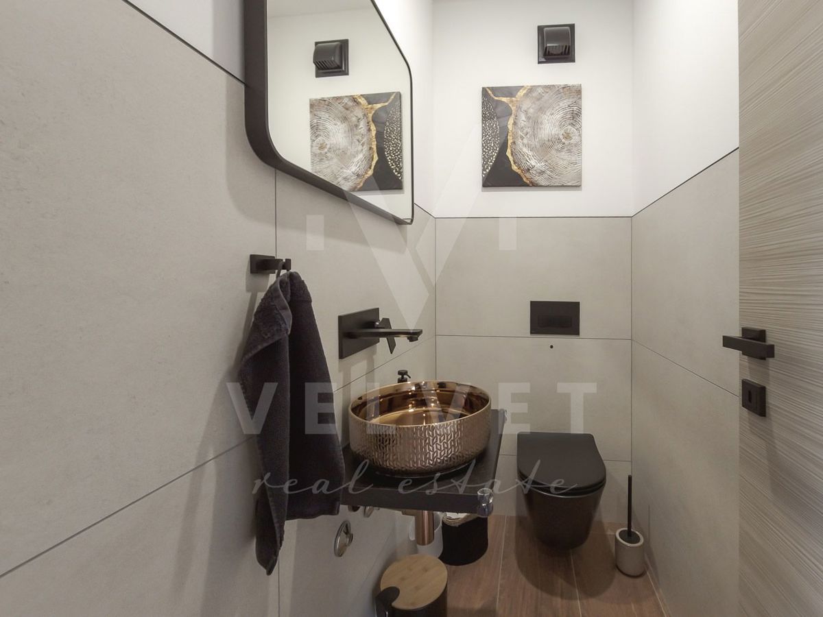 Moderna vila z bazenom, blizu Labina