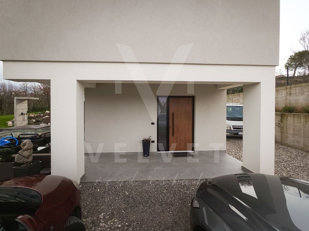 Moderna vila z bazenom, blizu Labina