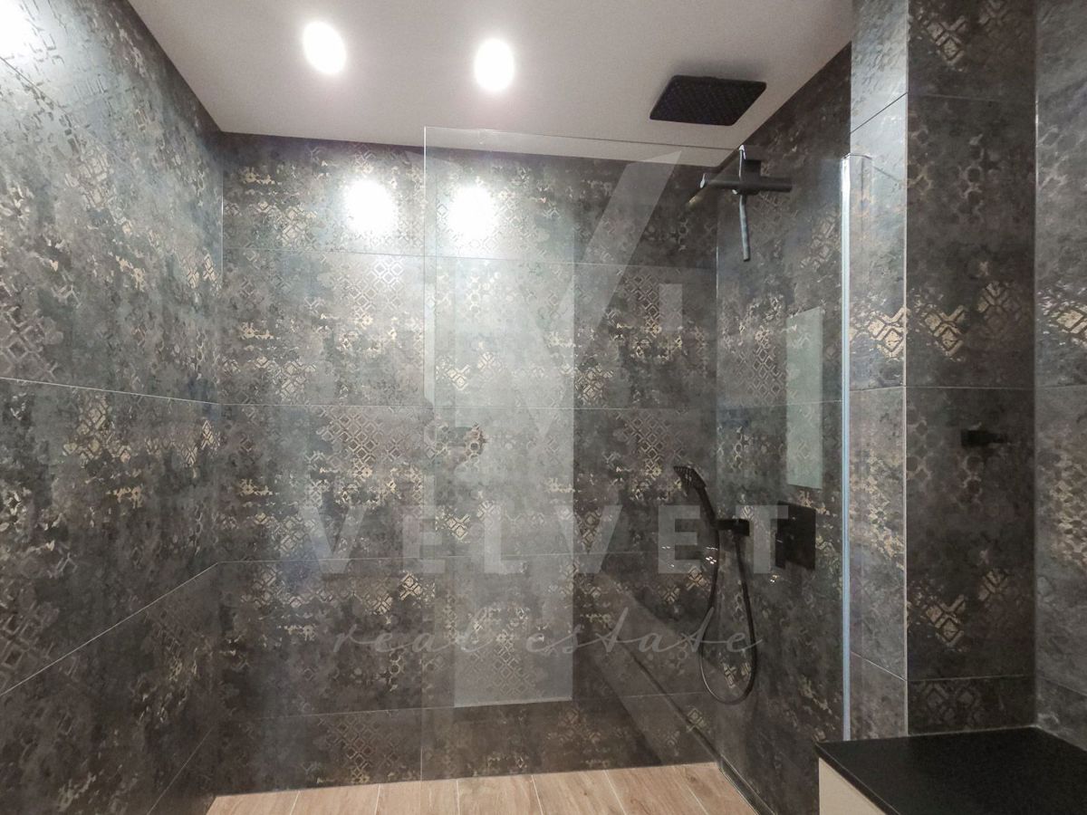 Moderna vila z bazenom, blizu Labina