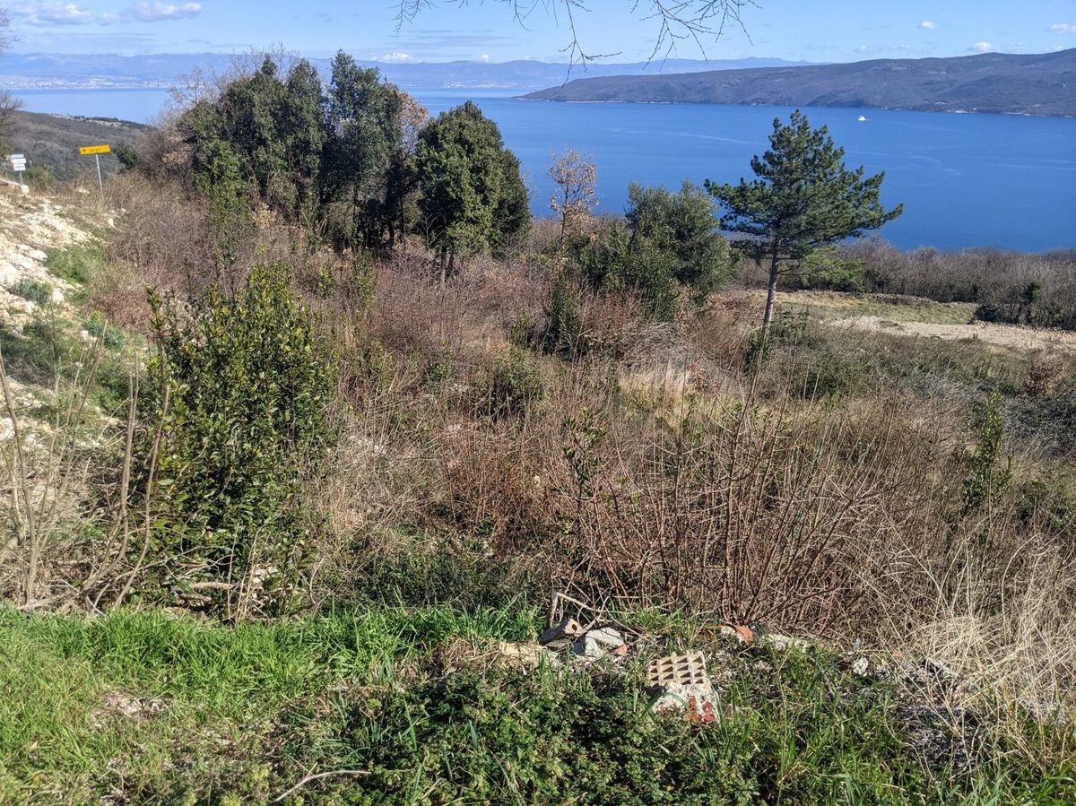 Labin, zemljišče z gradbenim dovoljenjem & odprtim pogledom na morje