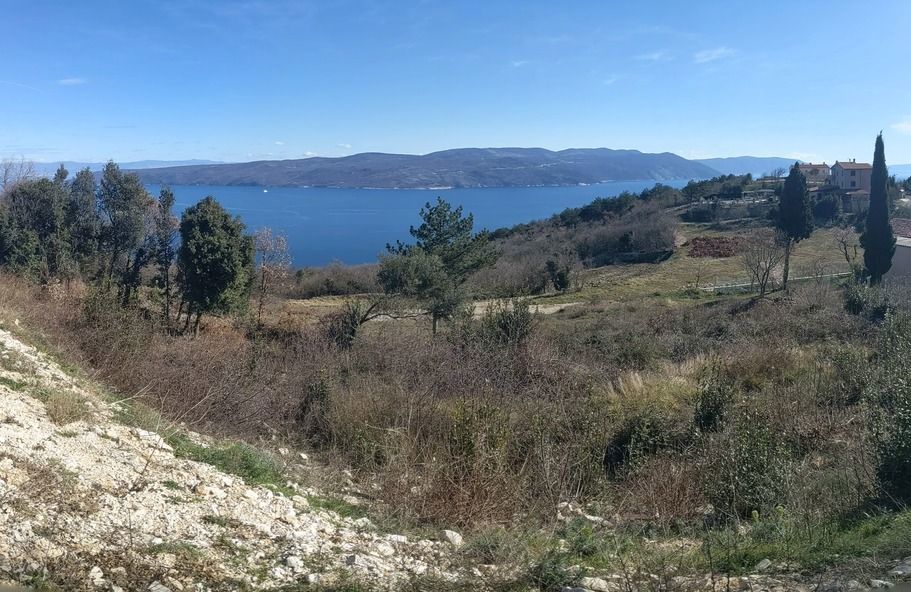 Labin, zemljišče z gradbenim dovoljenjem & odprtim pogledom na morje