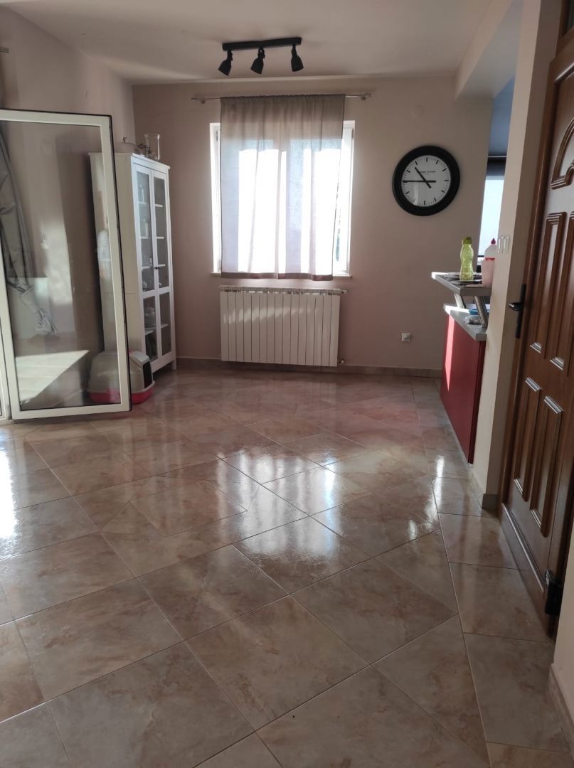 Apartmajska hiša s tremi apartmaji in garsonjero, Pula