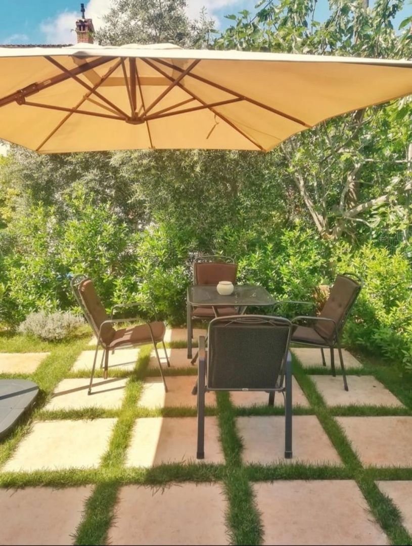 Apartmajska hiša s tremi apartmaji in garsonjero, Pula