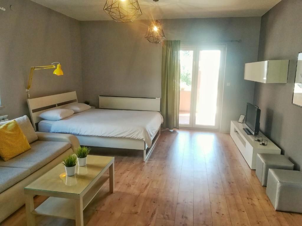 Apartmajska hiša s tremi apartmaji in garsonjero, Pula
