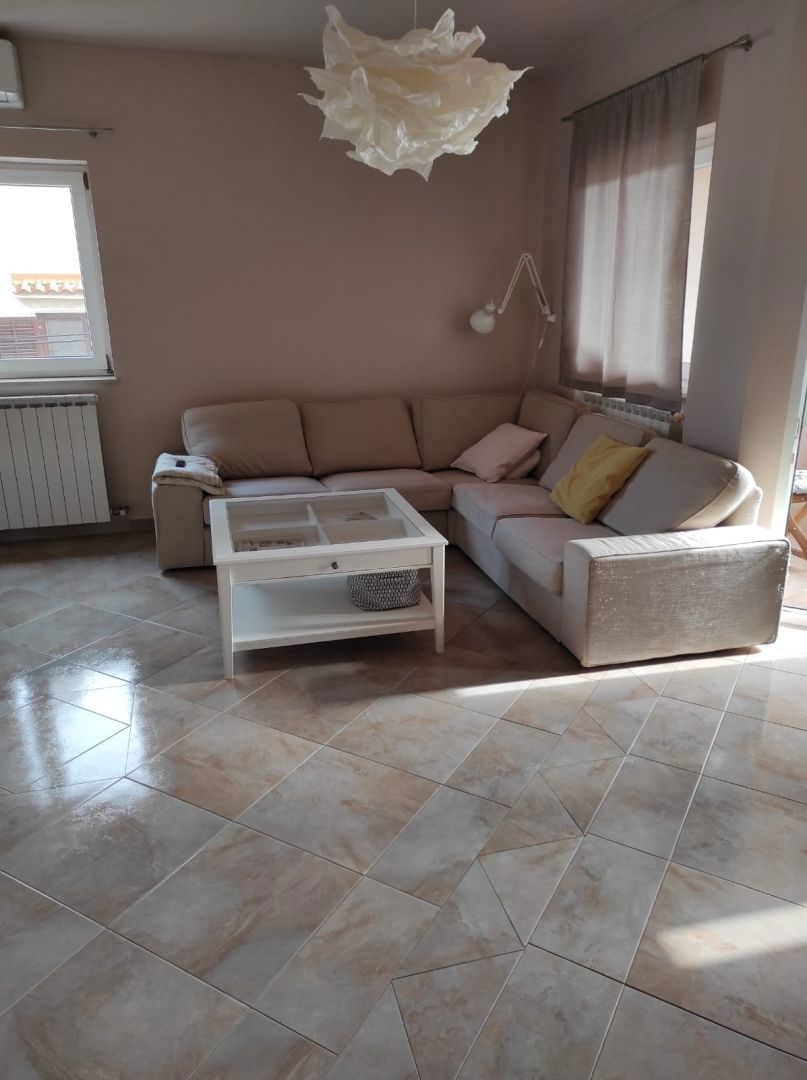 Apartmajska hiša s tremi apartmaji in garsonjero, Pula