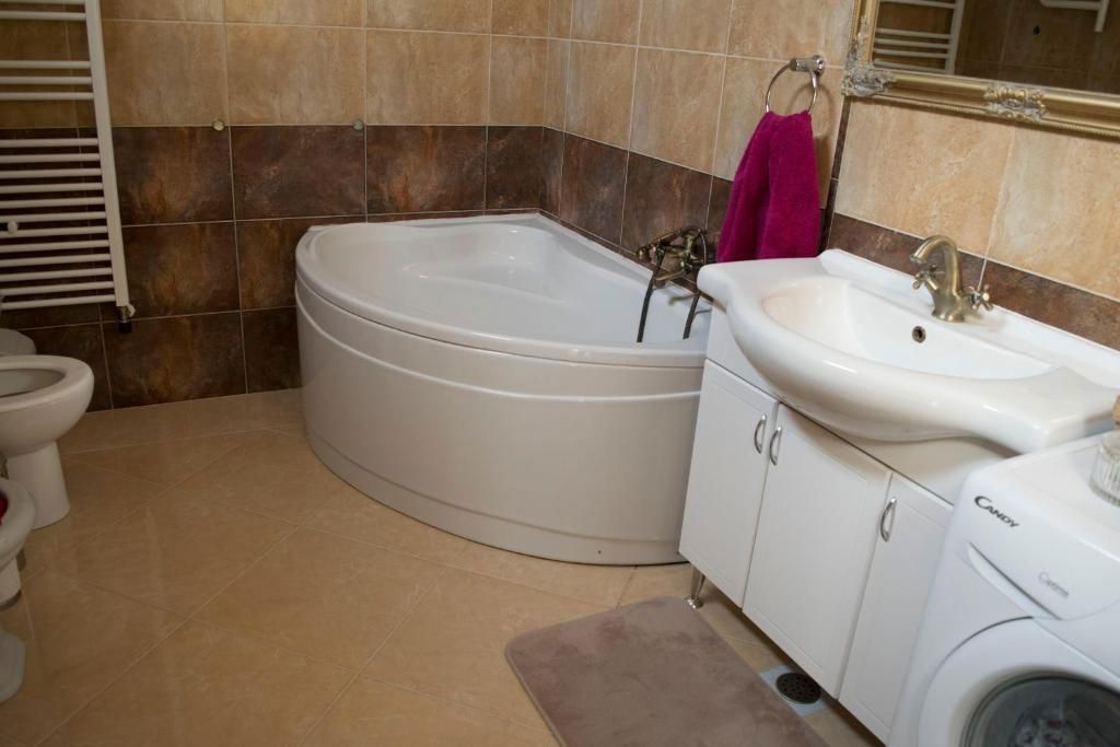 Apartmajska hiša s tremi apartmaji in garsonjero, Pula