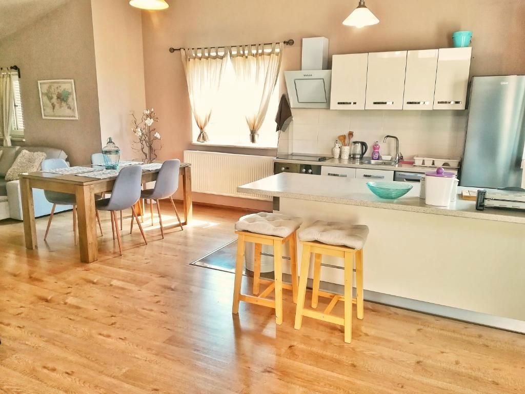 Apartmajska hiša s tremi apartmaji in garsonjero, Pula